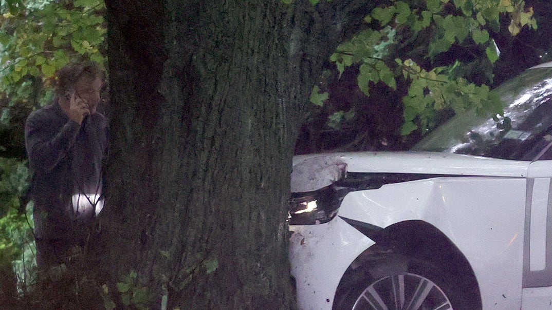 1013-Alec-Baldwin-Range-Rover-Crash-PRIMARY-1