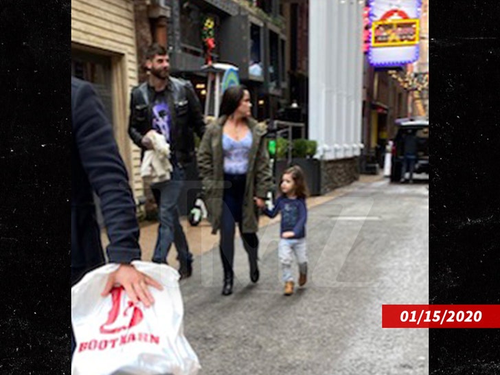 0209-jenelle-david-eason-tmz-02