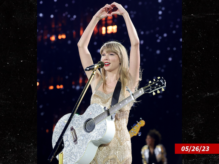 taylor swift heart hands 2- getty .png