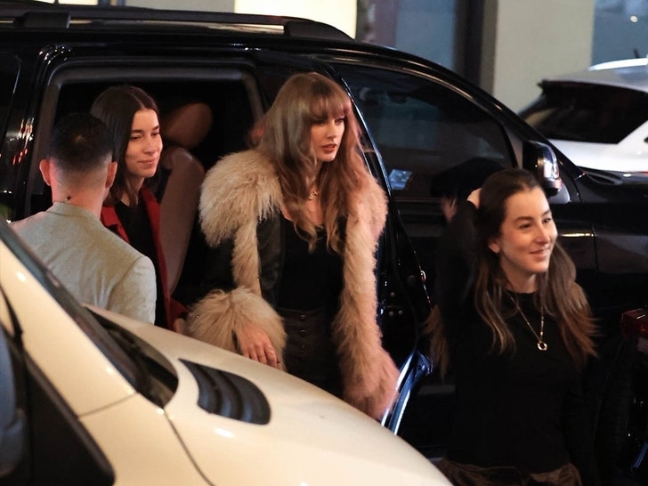 Taylor Swift Dinner at Gianna in New Orleans with Haim