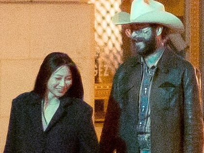 0925-Post-Malone-Mystery-Woman-Paris-PDA-PRIMARY