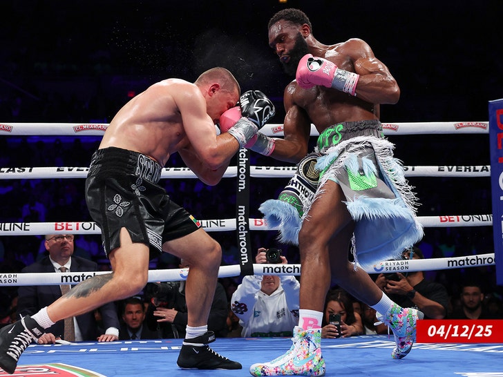 Jaron Ennis and Eimantas Stanionis during their fight for the Ring Magazine getty