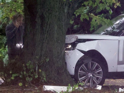 1013-Alec-Baldwin-Range-Rover-Crash-PRIMARY-1