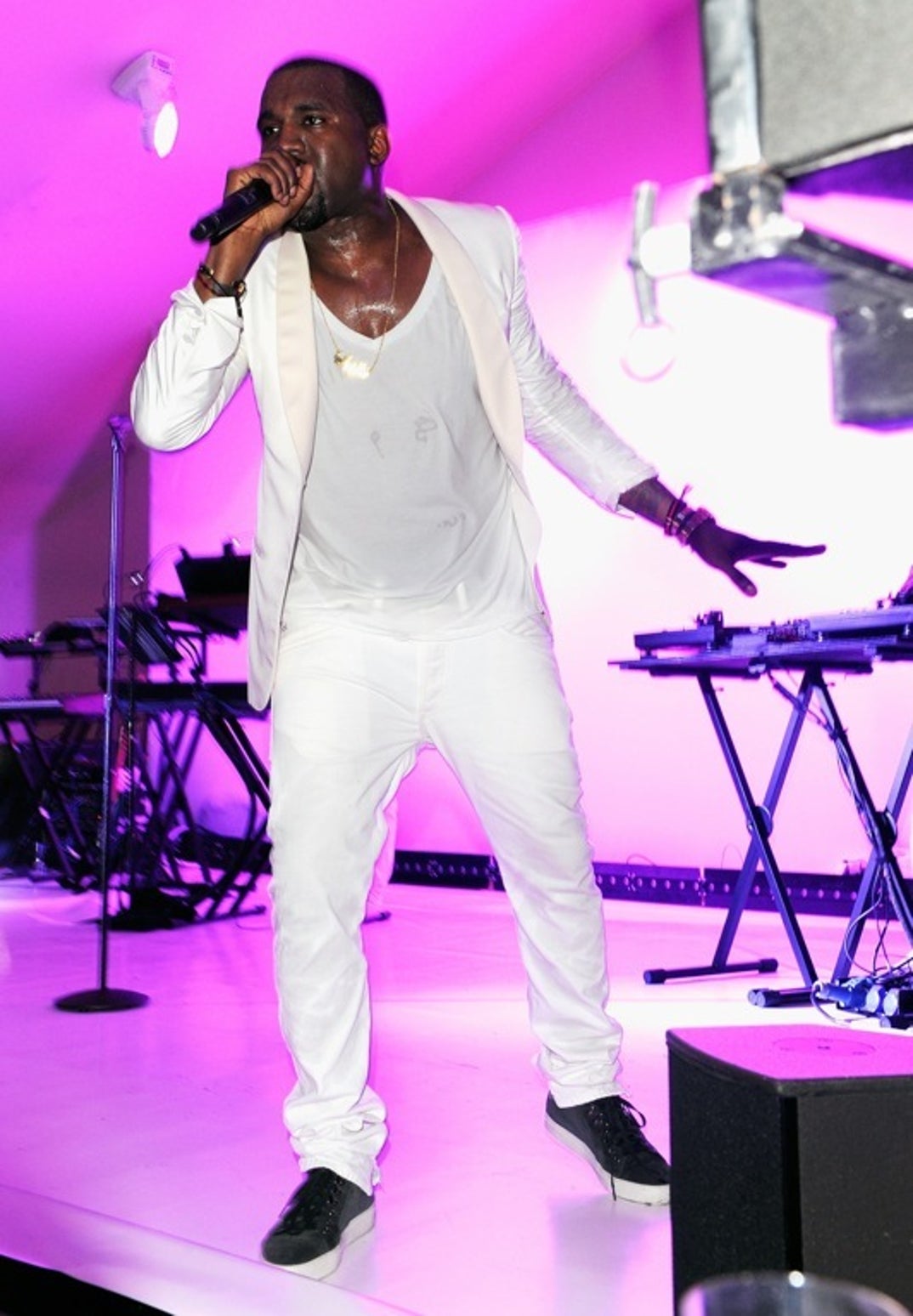 1027_kanye_performance_photos_05