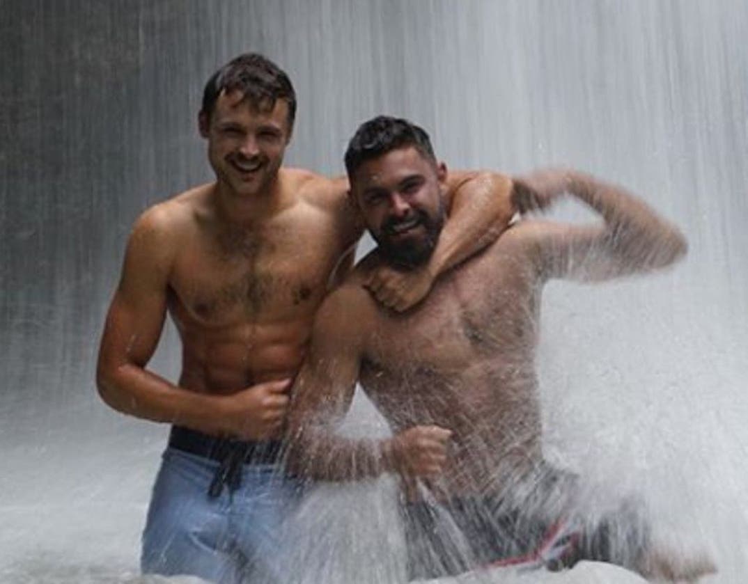 zac-efron-shirtless-shots-01