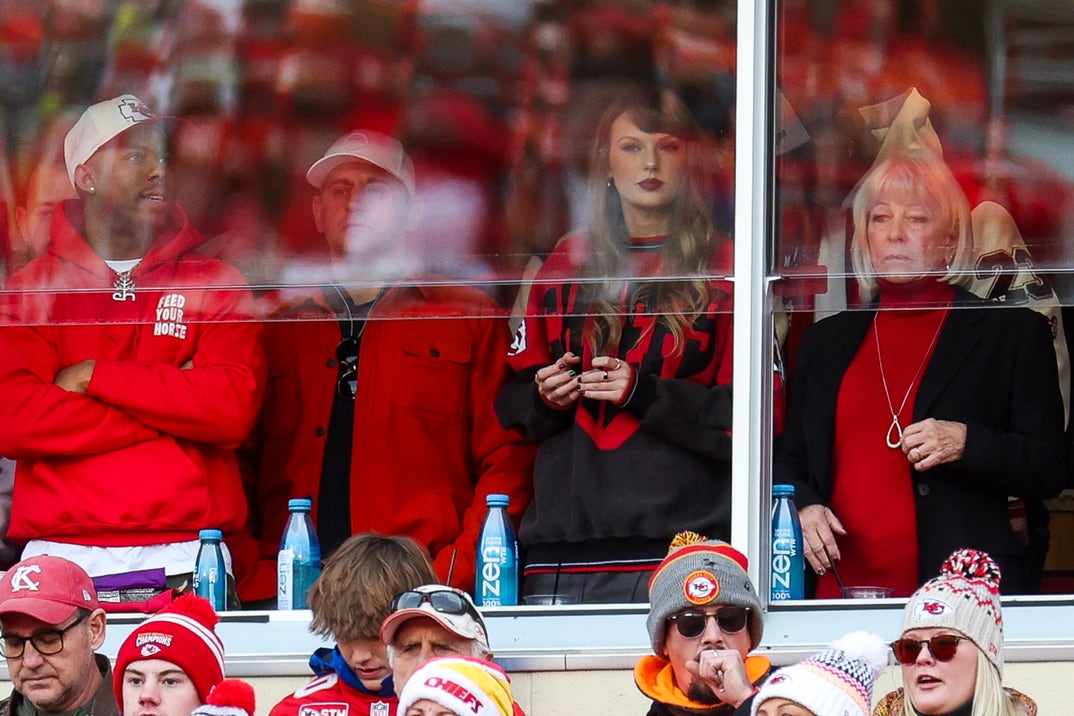 Taylor Swift at Chiefs vs. Bills9