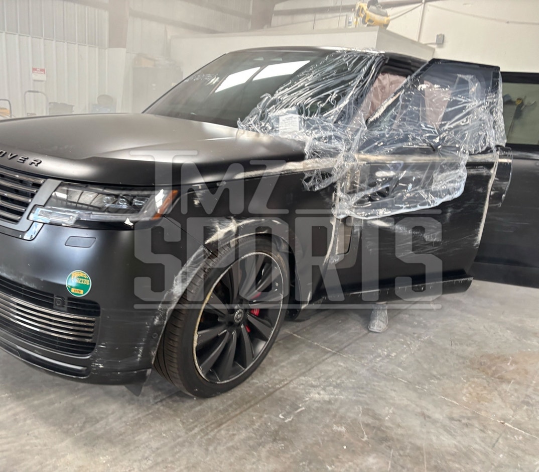 Tiger Woods Car Crash Aftermath Photos 19