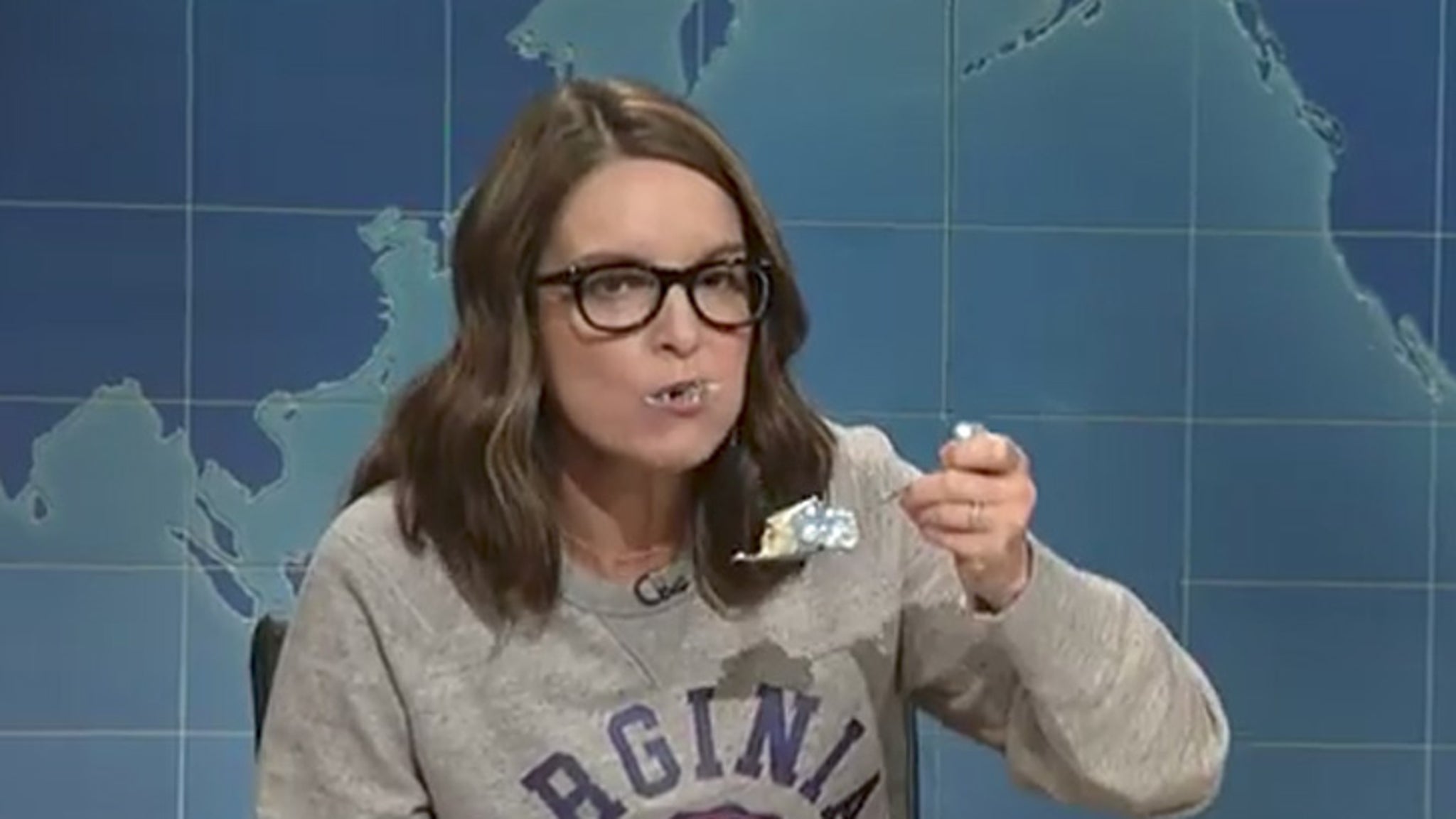 Tina Fey Trashes Trump on 'SNL' with Sheet Cake!!!