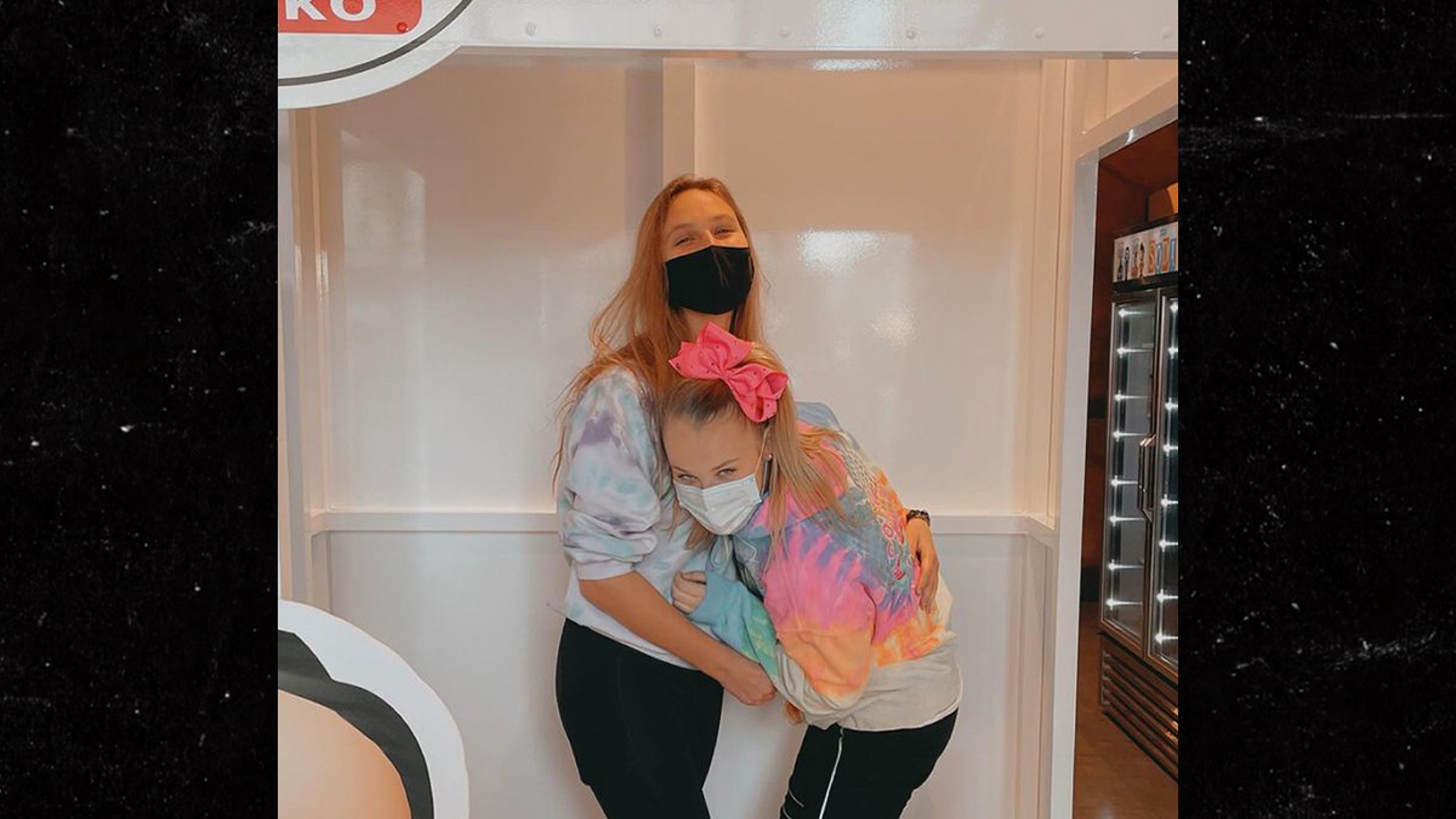 JoJo Siwa Reveals Girlfriend With Anniversary Post