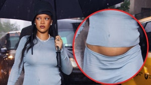 rihanna-pregnant-met-gala-backgrid-1