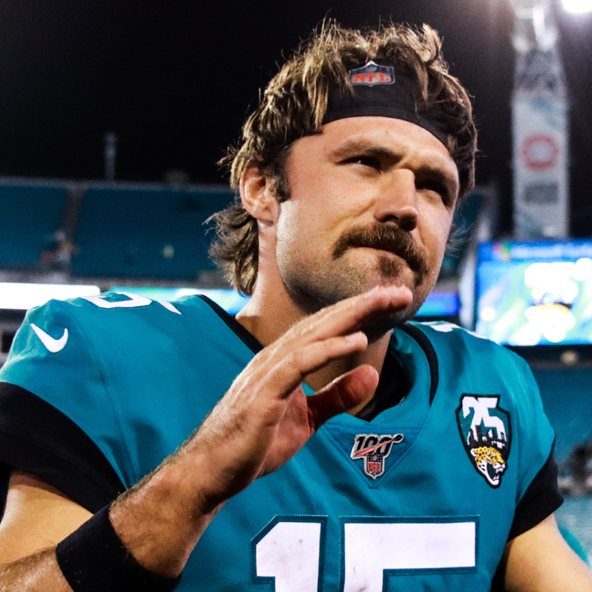 AP source: Jaguars' Minshew has thumb injury that could force QB swap