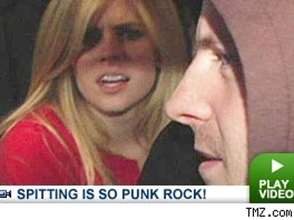 Avril is sooooo punk rock: Click to Watch