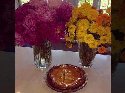 1214-khloe-kardashian-pies-INSTAGRAM-01