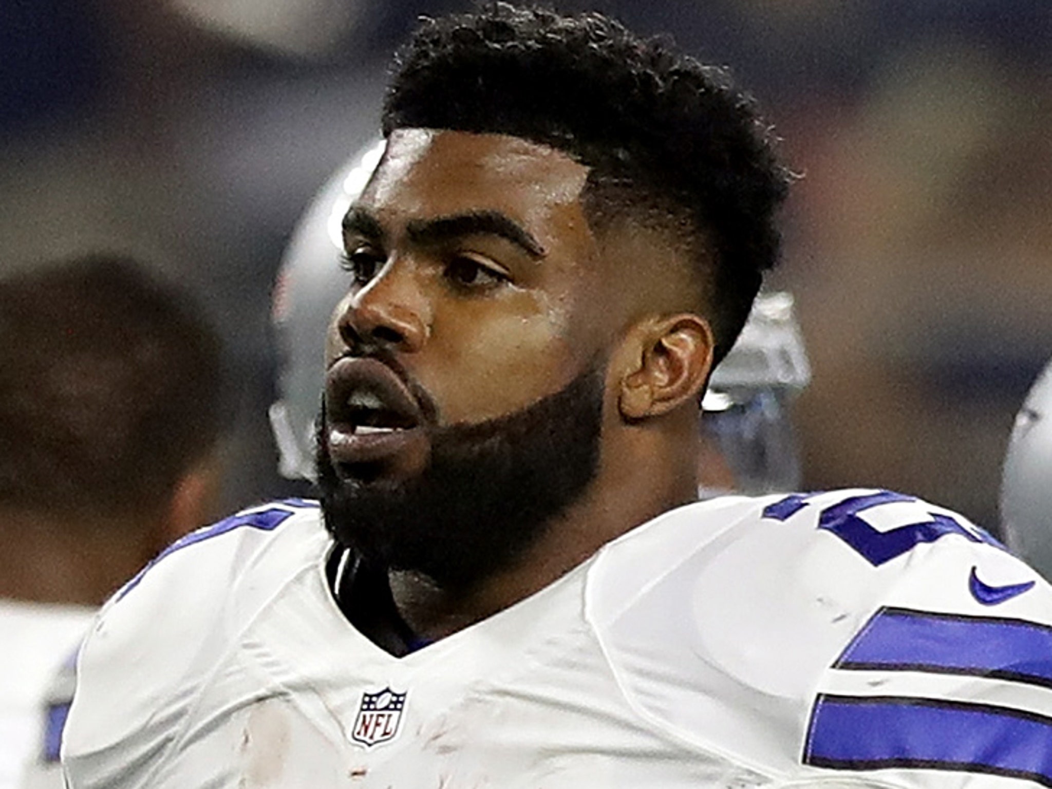 Ezekiel Elliott and mother attend womens domestic violence charity