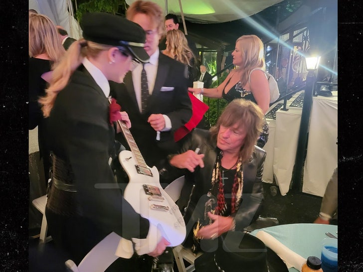 65afd220bd3d4f968768290a38b983e6 md | Richie Sambora Offers Free Guitar Lessons to Anna Nicole Smith's Daughter Dannielynn | The Paradise News