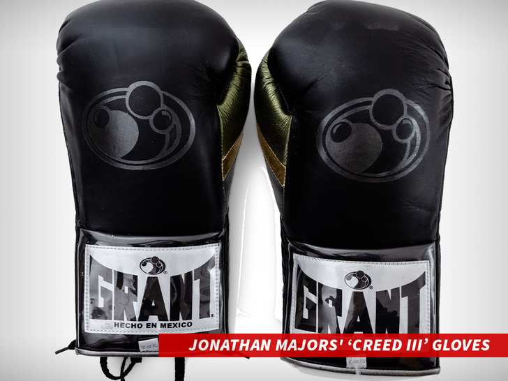 Jonathan Majors' Creed III gloves