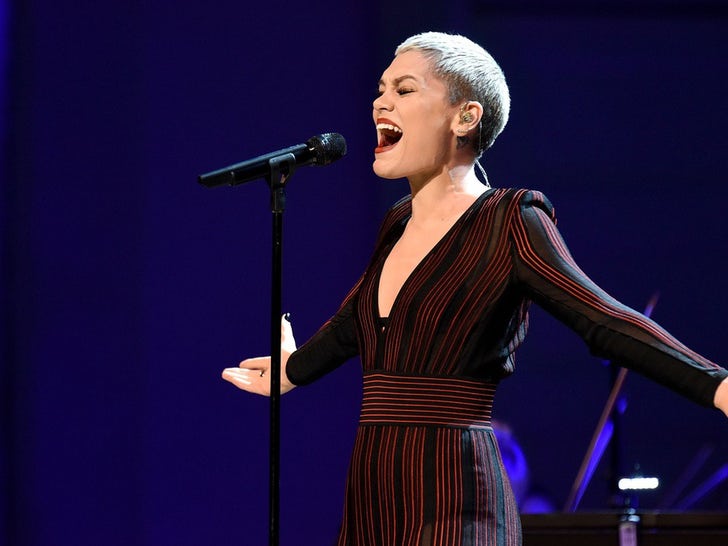 Jessie J Performance Pics