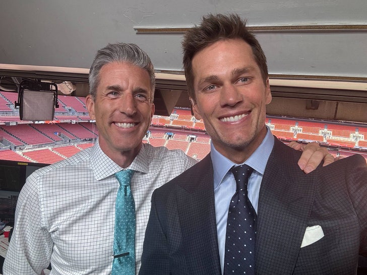 Kevin Burkhardt and Tom Brady selfie no credit