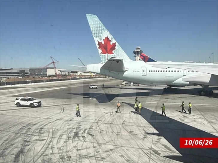 planes collide on lax tarmac handout 2
