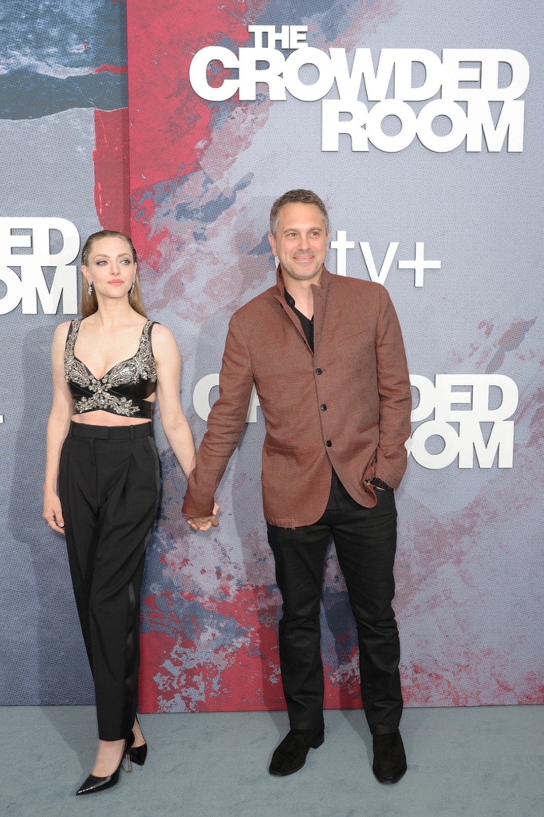 Amanda Seyfried and Thomas Sadoski Happier Times 14