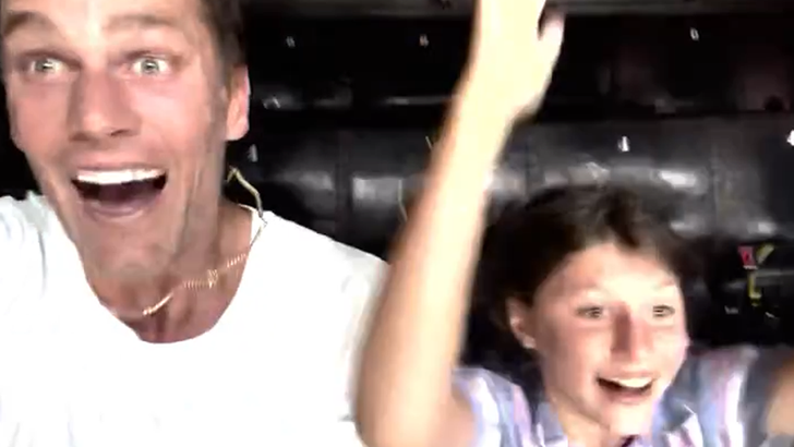 Tom Brady, Çocuklarla Disney Günü Sırasında 'Tower of Terror' Gezintisinde Çıldırdı