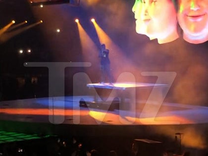 030319_travis_scott_primary