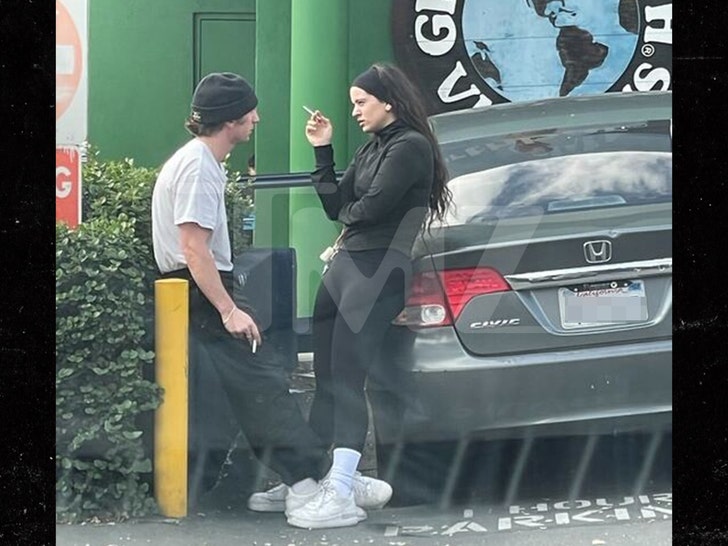 Jeremy Allen White and Rosalía Enjoy Smoke Break Amid Dating Rumors ...