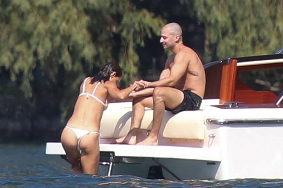 Katie Holmes PDA Lake Como 4
