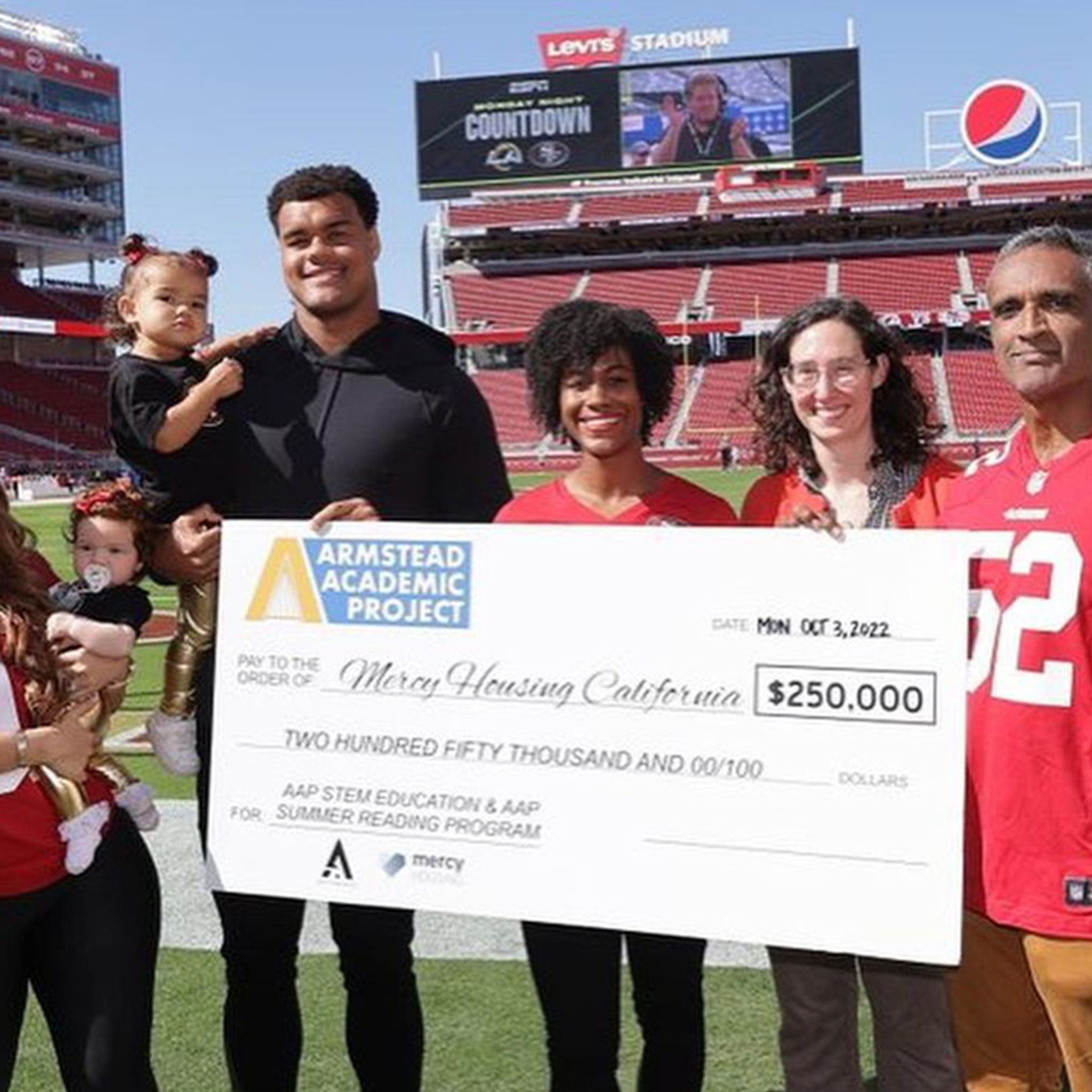 49ers' Arik Armstead Supports Youth in His Community - High School