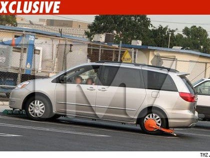 0213_octomom_car_boot_wm_ex-1
