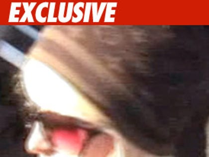 0513_paris_hilton_ex_tmz_01-1