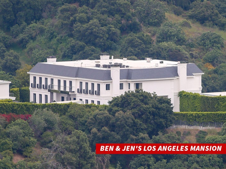 Image from the front left corner of Jennifer Lopez and Ben Affleck's mansion.