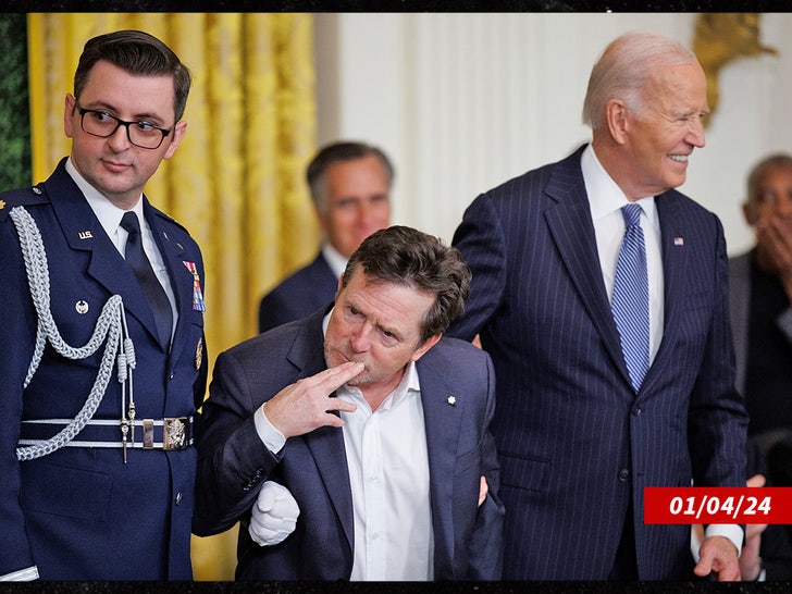 michael j fox joe biden medali kebebasan presiden