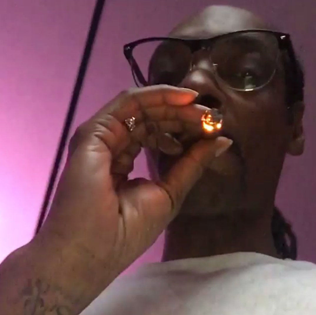 Snoop_Dogg_Lighting_Up_3
