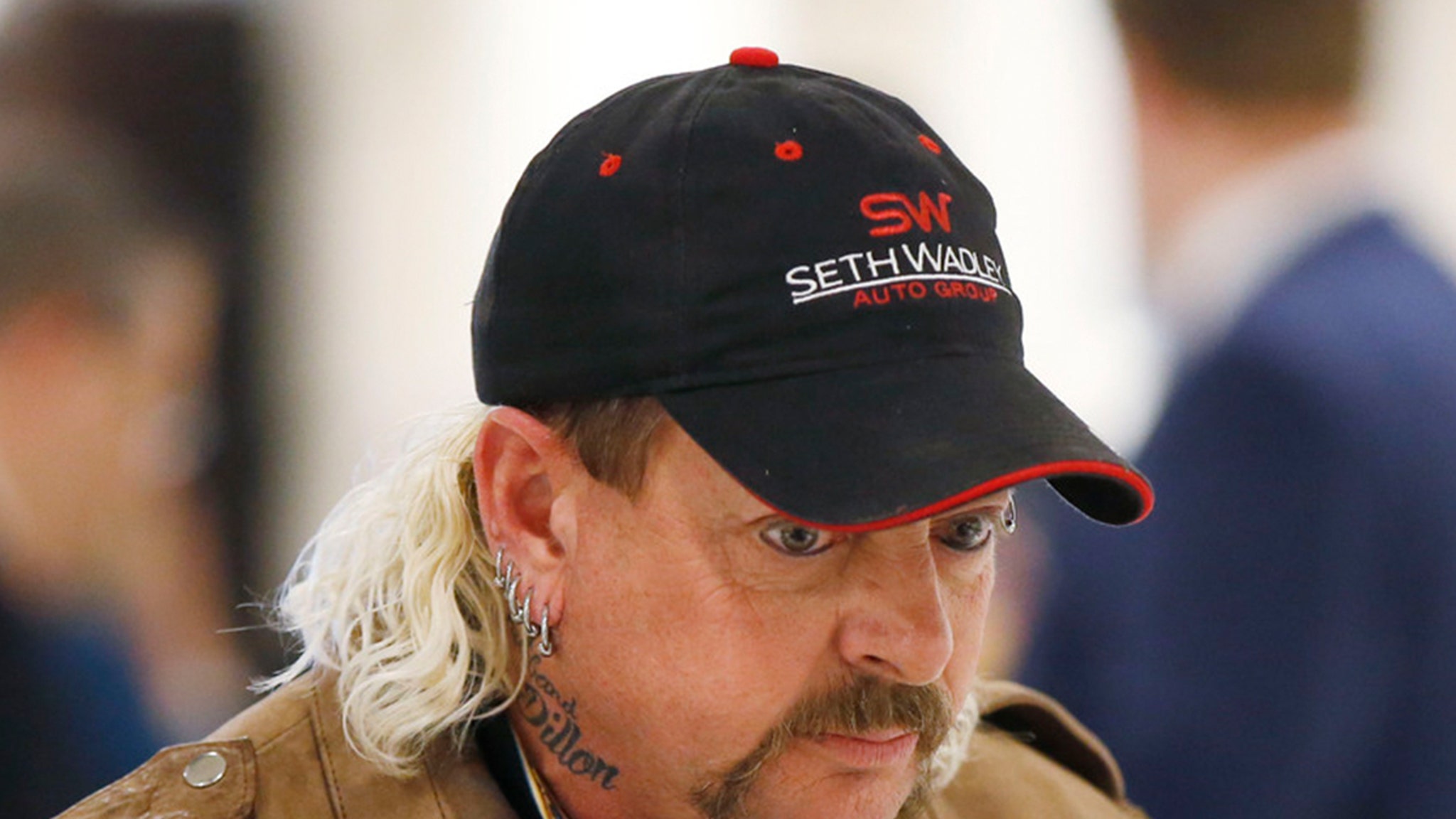 Joe Exotic’s father dies of COVID, waiting for forgiveness before the funeral