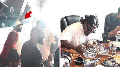 093025_marshawn_lynch_signing_kal