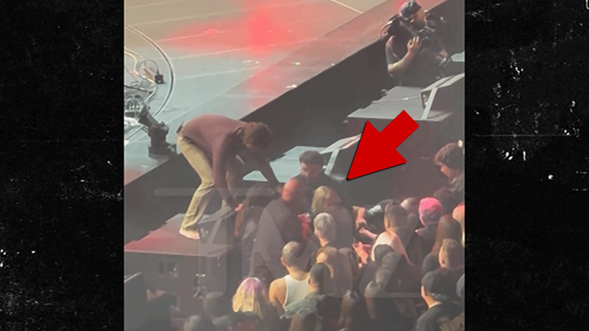 All-American Rejects Stop Show Mid-Song to Aid Fainting Fan All-American Rejects Stop Show Mid-Song to Aid Fainting Fan