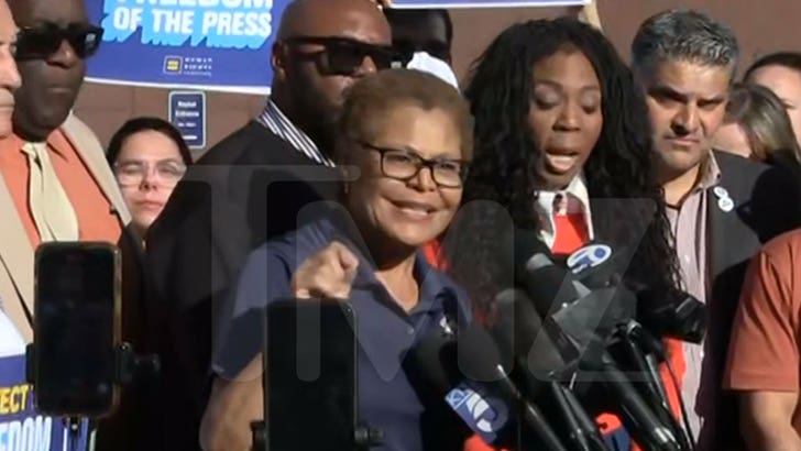 013026_Karen_Bass_Col