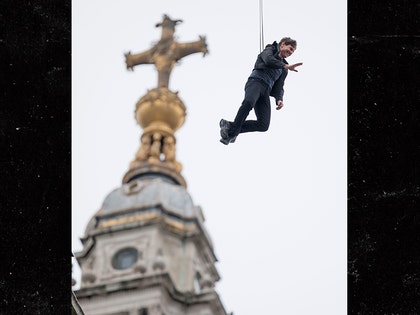 0210-tom-cruise-mega-01