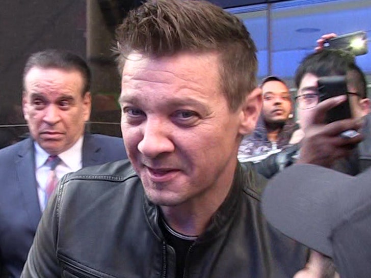 Jeremy Renner Says He S Out Of The Hospital Recovering At Home La