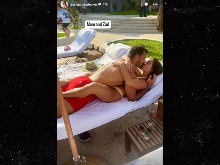 jessie james decker eric decker kissing poolside