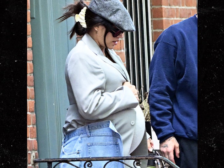 0519-Cassie-Ventura-Pregnant-With-BF-SUB-2