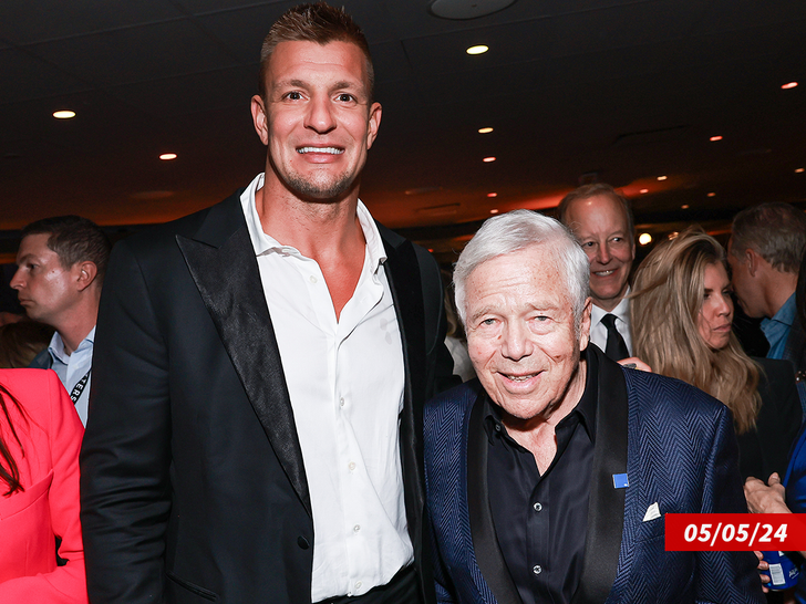 robert kraft rob gronkowski sub getty swipe