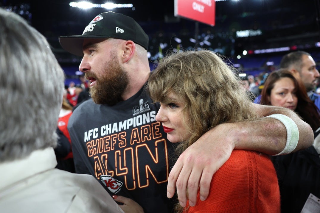 Taylor Swift Travis Kelce After Chiefs Win photos 9