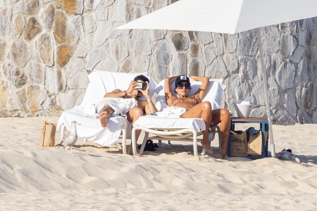 Jessica Alba and Danny Ramirez cabo 2