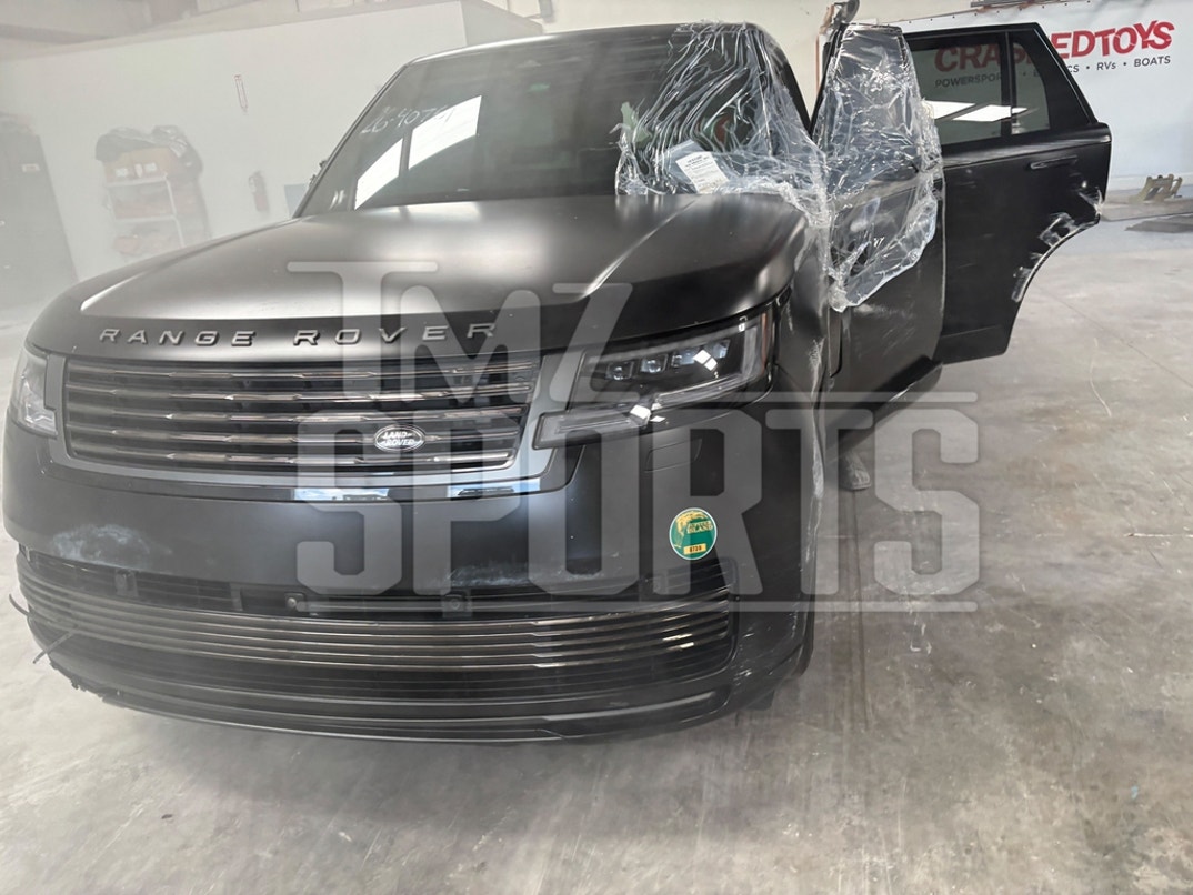 Tiger Woods Car Crash Aftermath Photos 7