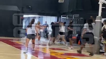 111021_basketball_fight_kal_1