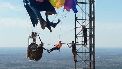 030326_firefighters_rescue_hot_air_balloon_kal