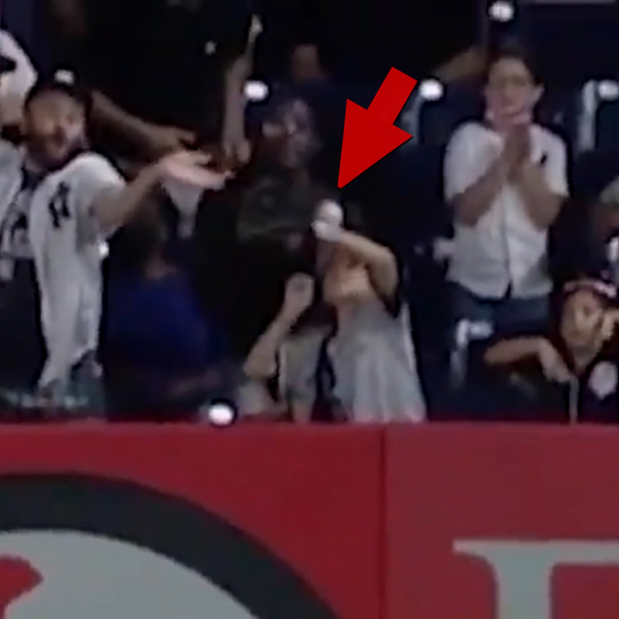 Ouch! Yankees' Giancarlo Stanton drills kid in head with home run vs. Twins  