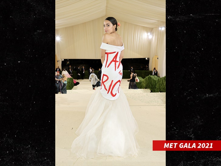 Alexandria Ocasio-Cortez met gala getty